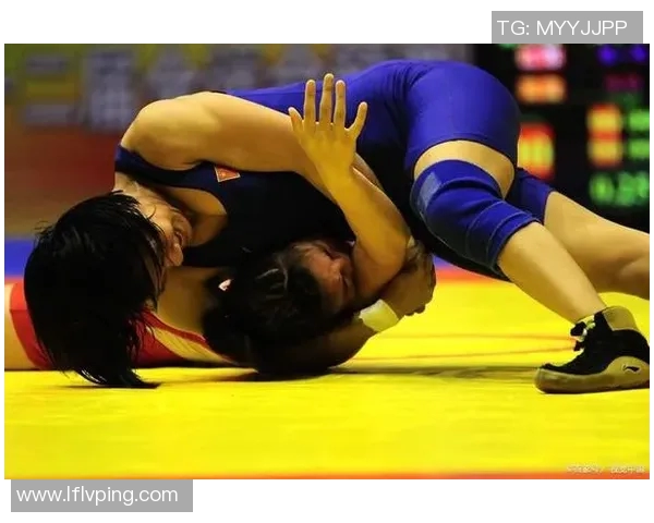 女子暴力摔跤：挑战极限的力量与技巧碰撞的激烈赛事